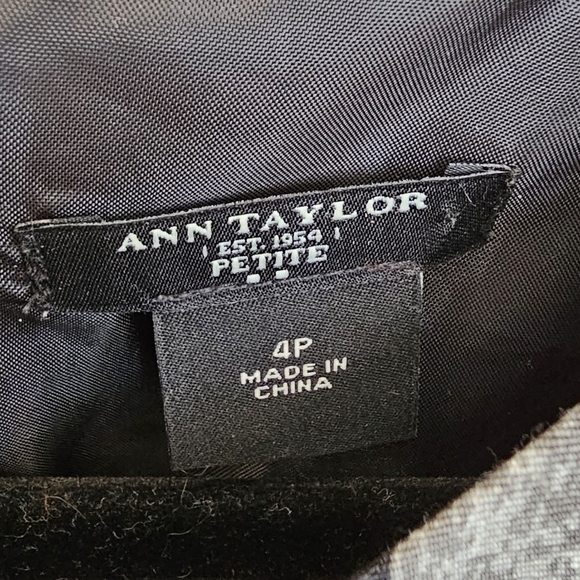 Ann Taylor Gray Black Animal Leopard Print Sheath Dress Size 4 Petite - Picture 3 of 10